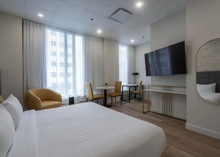 Travelodge By Wyndham CentreHotel Montreal